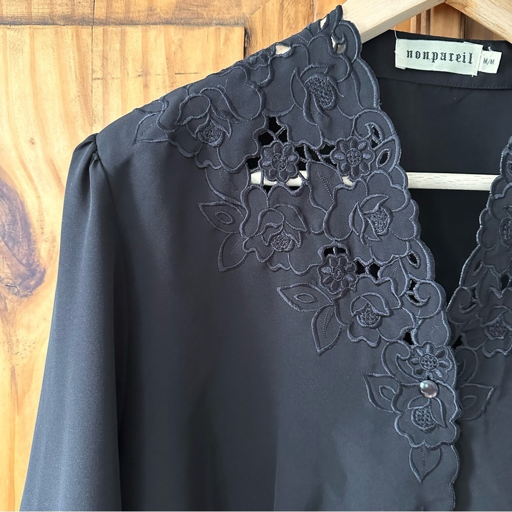 Vintage 90's Nonpareil Black Button Up Blouse Embroidered Neckline w/Cutouts - M - Picture 3 of 13